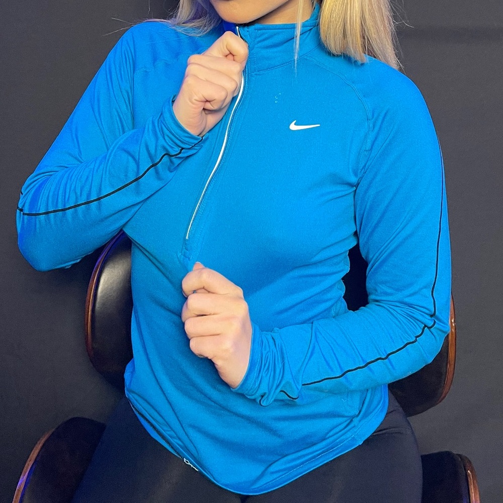 Small Nike Top - image 2